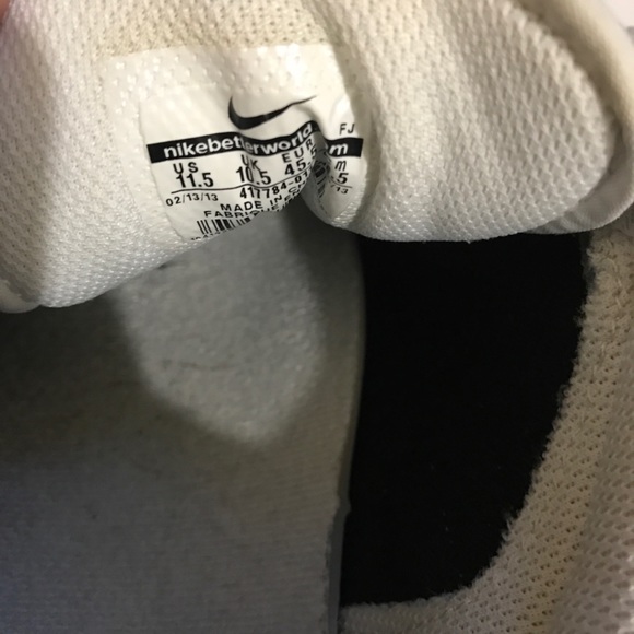 Men's sneakers Nike size 11 1/2 27$ black and whit - Picture 3 of 7